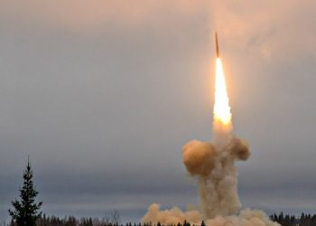 Запуск балістичної ракети.