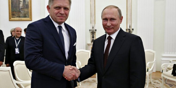 Роберт Фіцо та Володимир Путін.