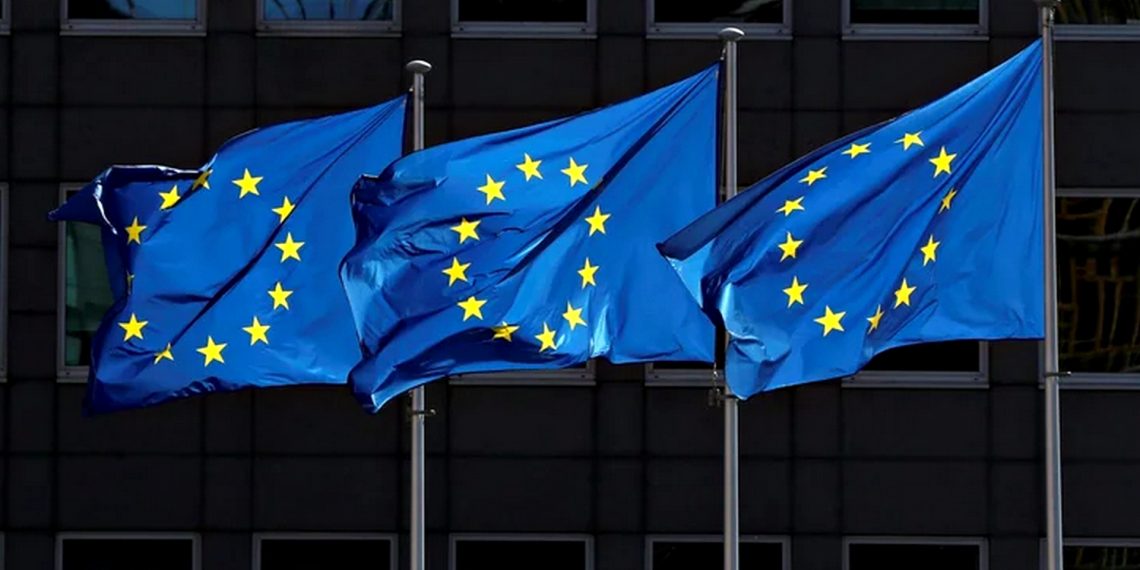 Прапори ЄС.
