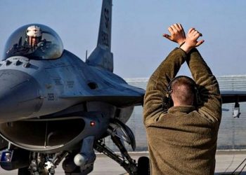 Зліт F-16.
