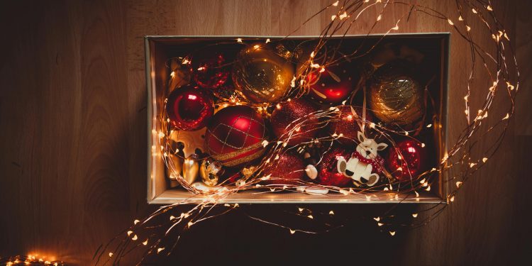 Святкові прикраси