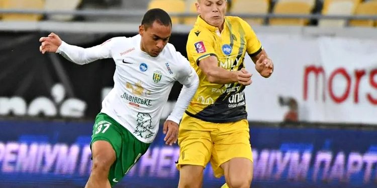 Футболісти «Карпат» та «Руху».