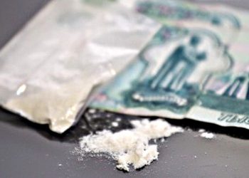 Наркотики та рублі.