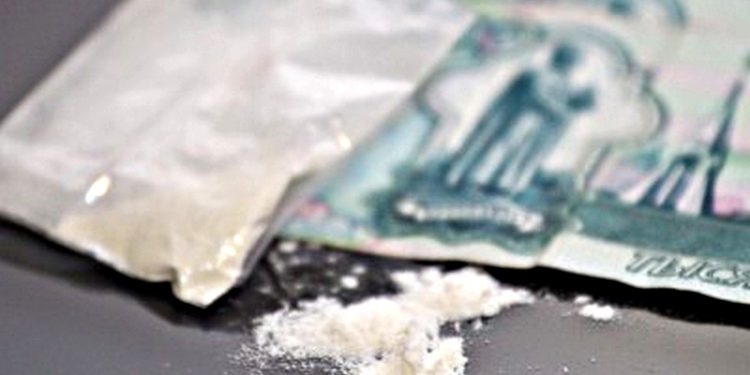 Наркотики та рублі.