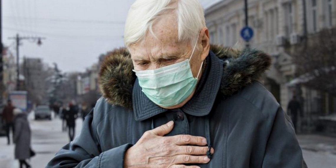 Хвора пенсіонерка.