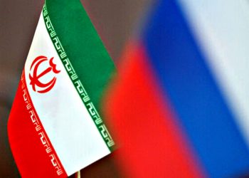 Прапори Ірану та РФ.