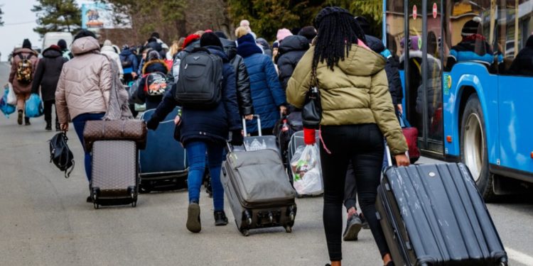 Виїзд із України