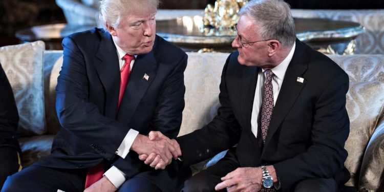 Дональд Трамп і Кіт Келлог.