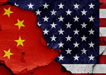 Прапори Китаю та США.