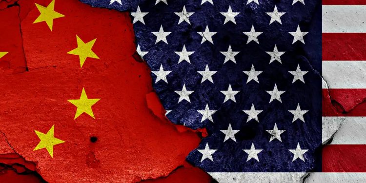 Прапори Китаю та США.