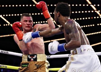 Бій Дениса Берінчика та Кейшона Девіса.