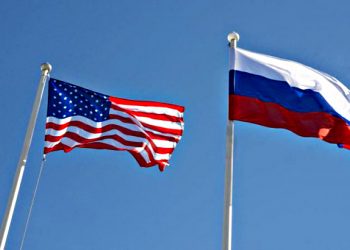 Прапори США і РФ.