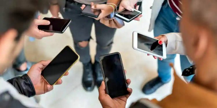 Компактні смартфони.