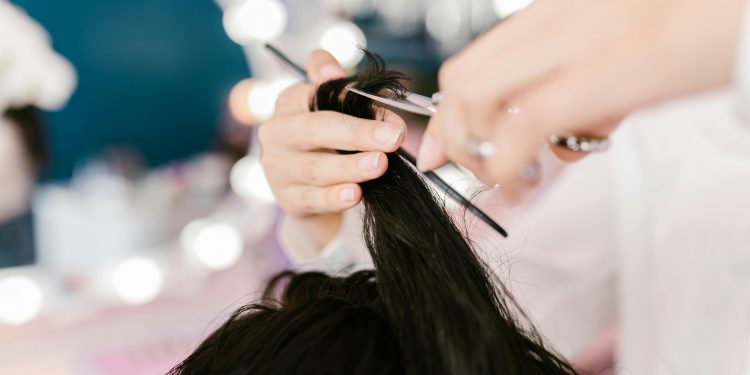 Стрижка волосся