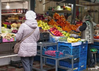 Овочі та фрукти.