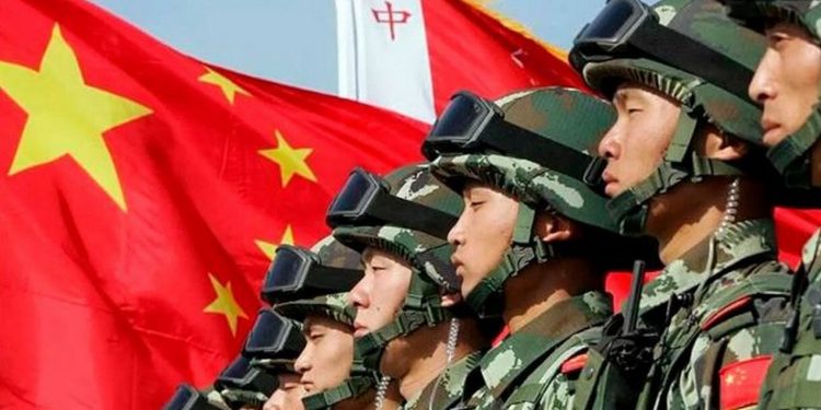 Китайські військові.