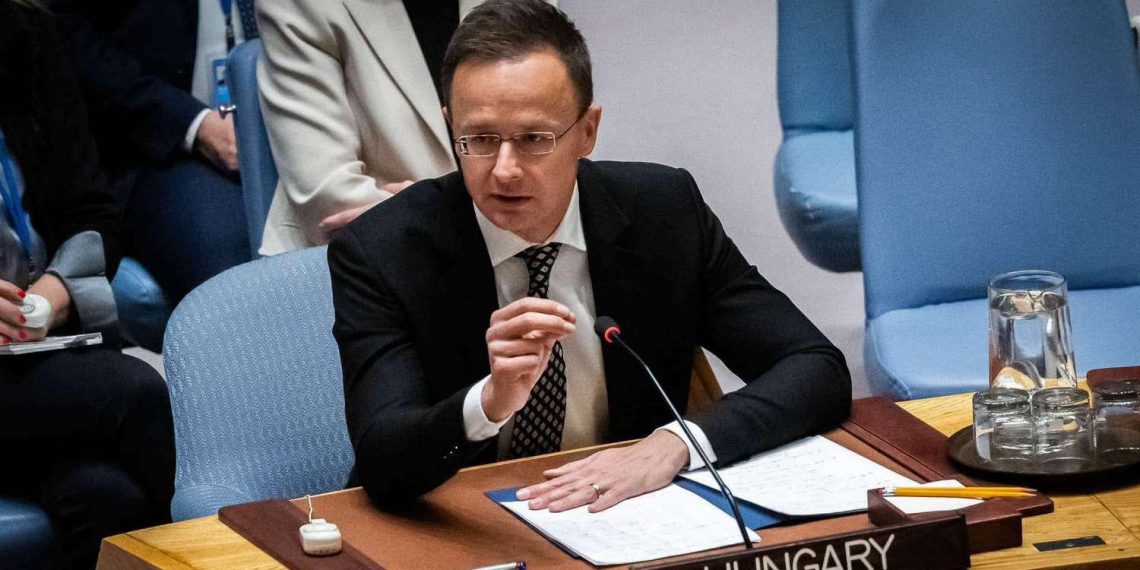 Петер Сійярто.