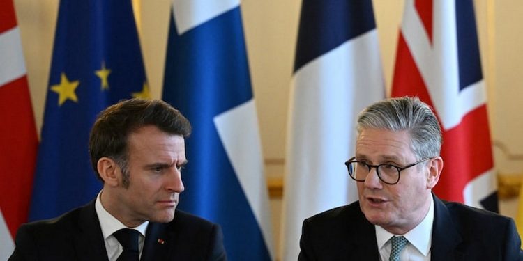 Еммануель Макрон та Кір Стармер.
