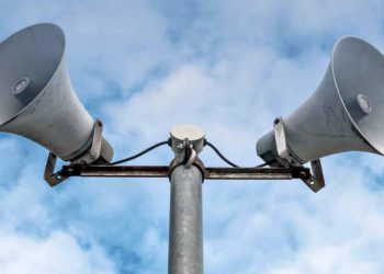 Гучномовці.