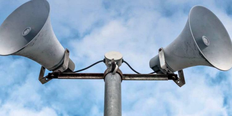 Гучномовці.