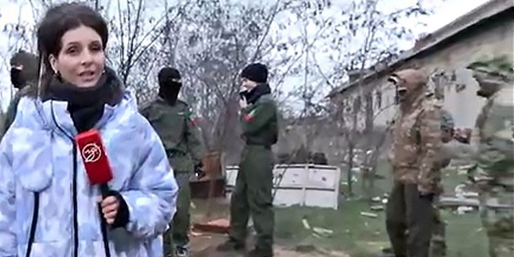 Школярі на військових навчаннях.