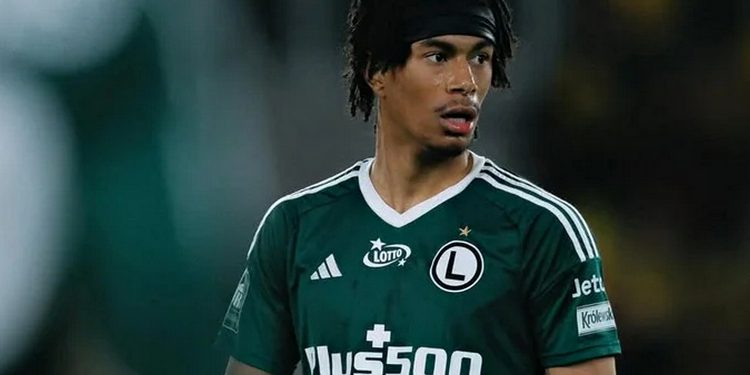 Максі Ойеделе.