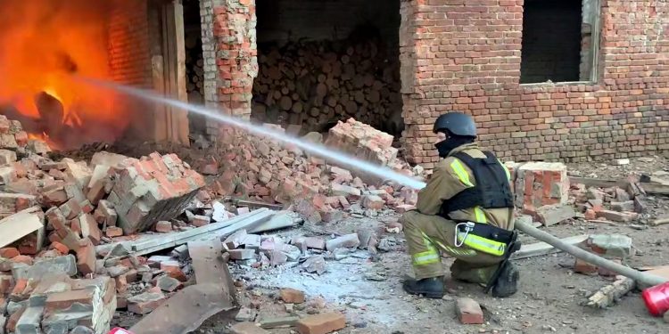 Рятувальники.