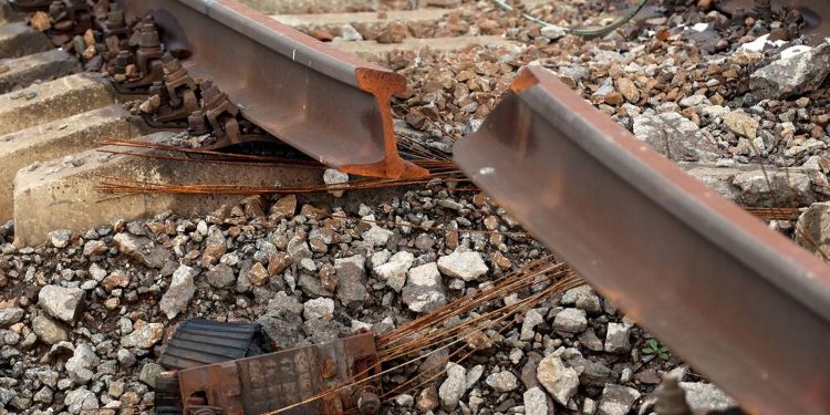 Пошкоджені шляхи.