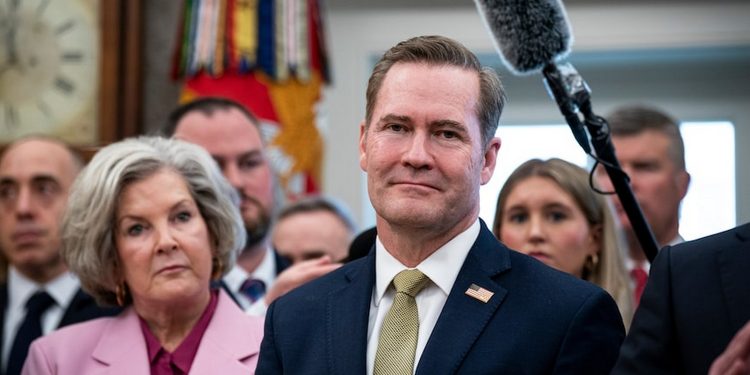 Майк Волтц.