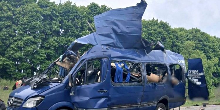 Наслідки обстрілу автобуса.