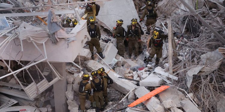 Наслідки ракетної атаки Ірану.