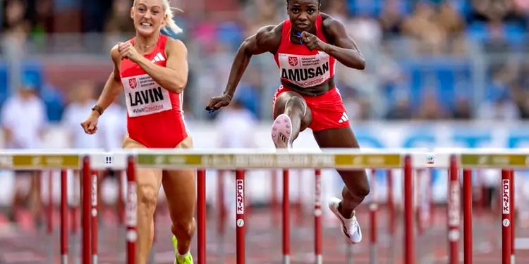 Легкоатлетки.