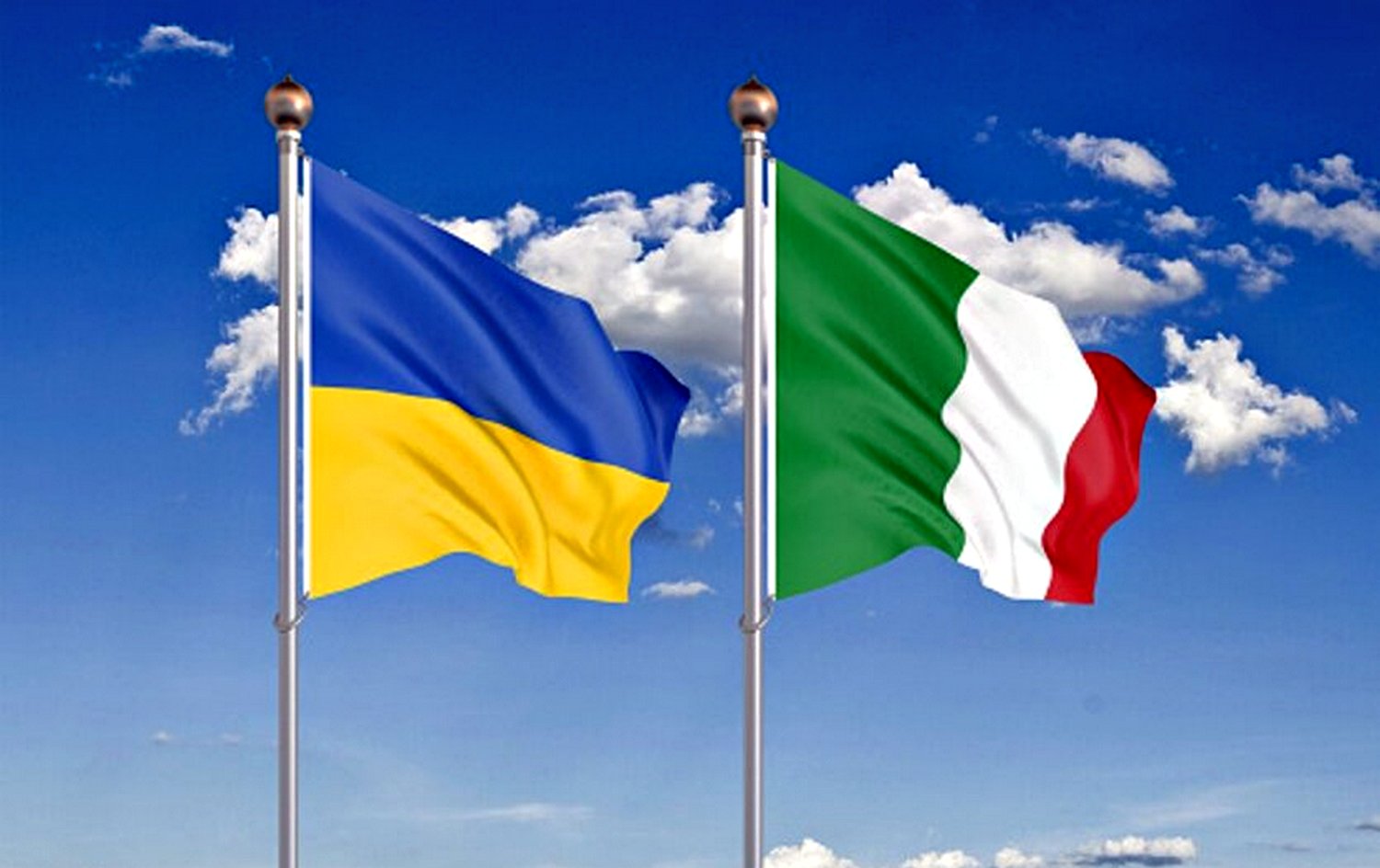Прапори України та Італії.