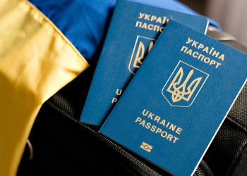 Закордонні паспорти.