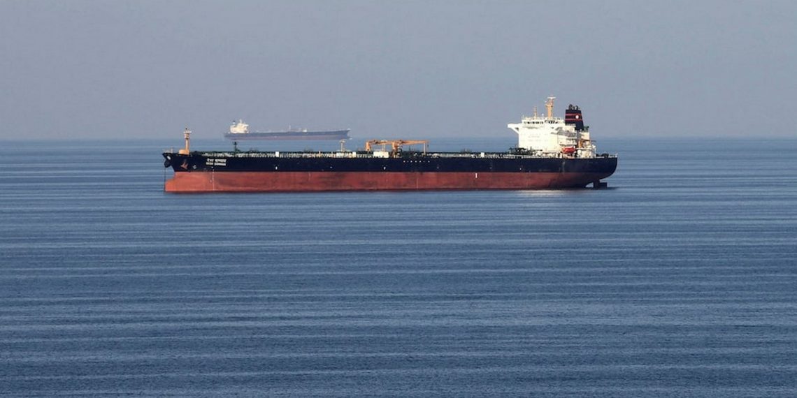 Судно в Ормузькій протоці.