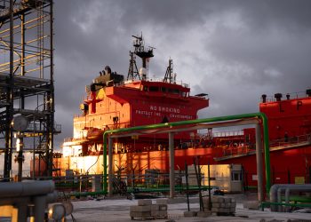 Нафтовий експортний термінал в Усть-Лузі