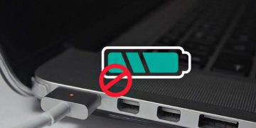 Заряджання ноутбука.