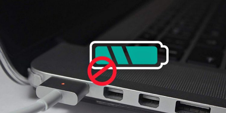 Заряджання ноутбука.