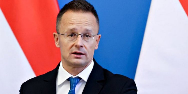 Петер Сійярто.