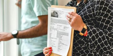 Продаж будинку.