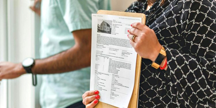 Продаж будинку.