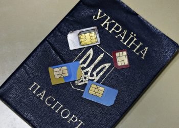 SIM-картки та паспорт.