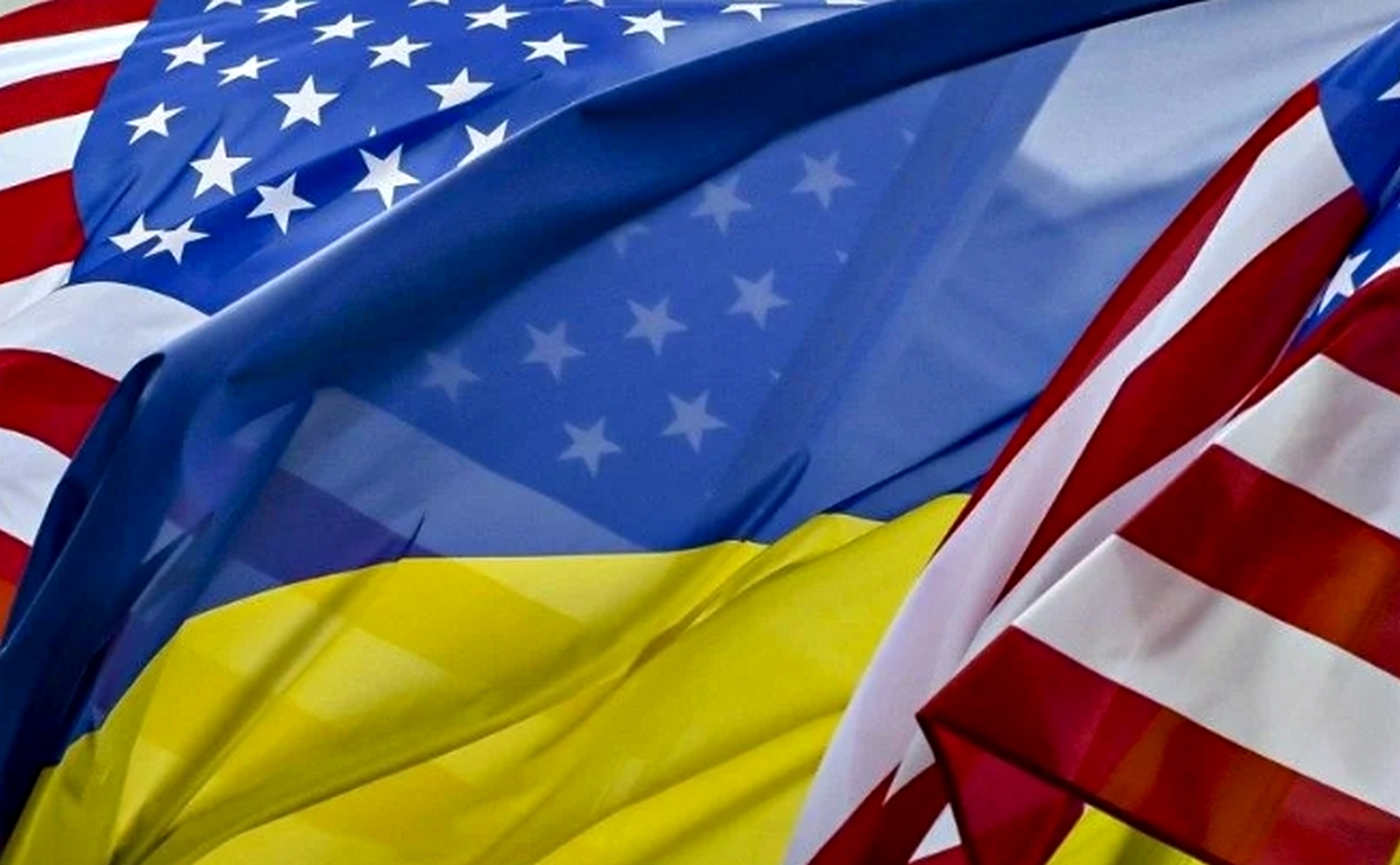 Прапори США та України.