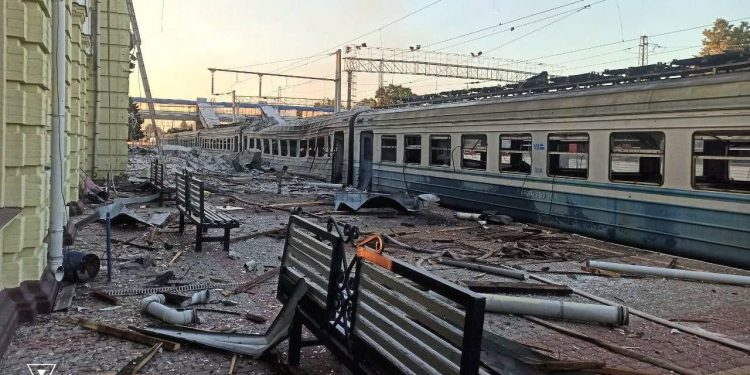 Зруйнований вокзал у Лозовій