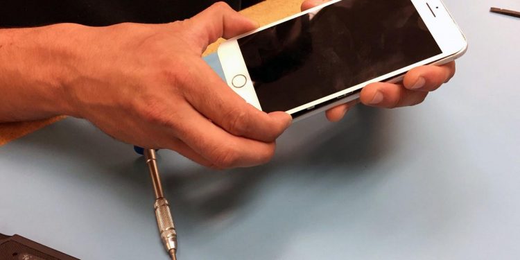 Разбитый экран смартфона