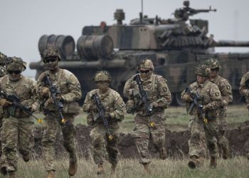 Військові НАТО.