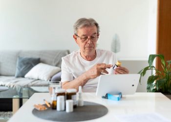 Літній чоловік.