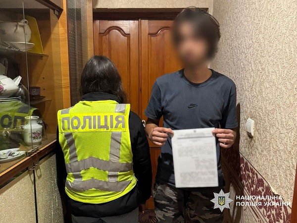 Правоохоронці викрили шахраїв, які заробили щонайменше мільйон гривень через фейкову сторінку Мадяра