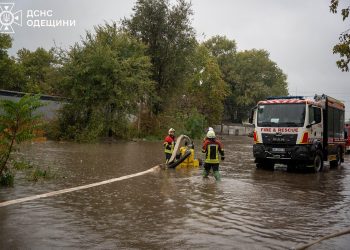 Затоплена вулиця в Одесі.