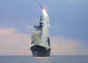 Запуск крилатої ракети Tomahawk.